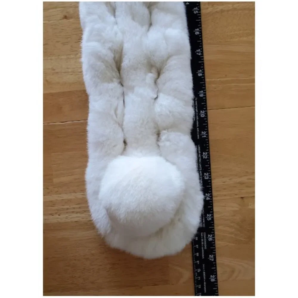 EUC Ivory Soft Fluffy Warm Faux Neck Scarf Wrap w Pom-Pom Accent Closure